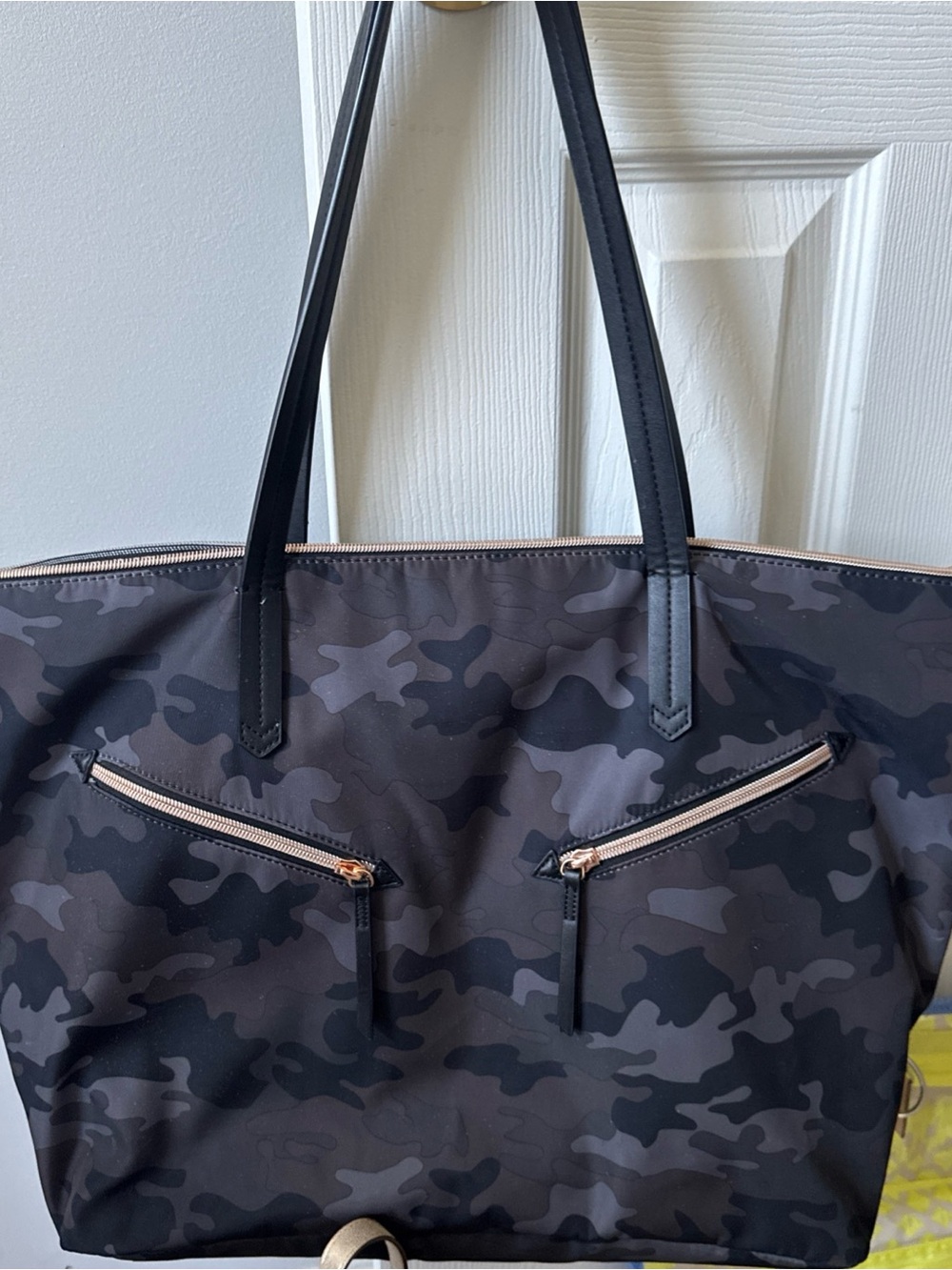 EUC Stella and Dot Black Camo Tote Bag Tiger Print Inside Pockets